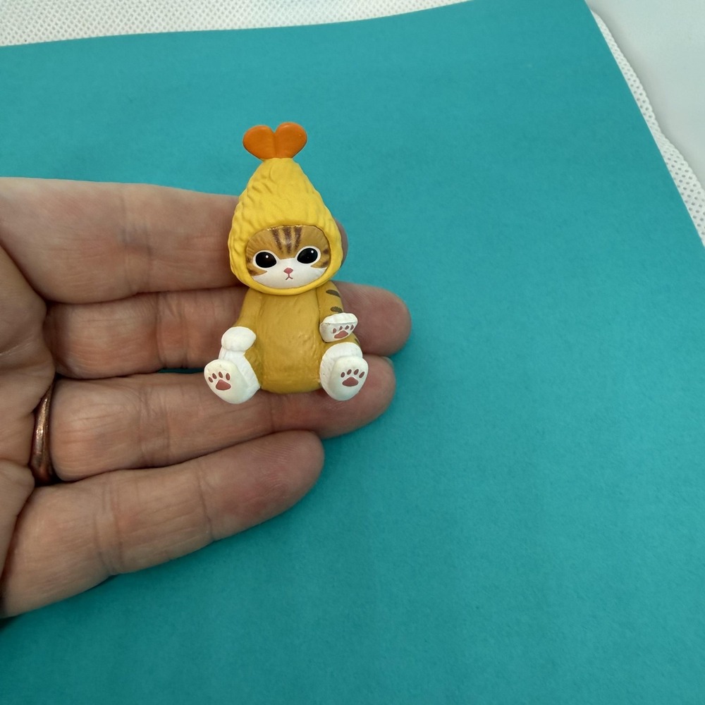 Mofusand Mini Vinyl Figure Yellow Cat Kawaii Sitting Paw Pads Cute Collectible